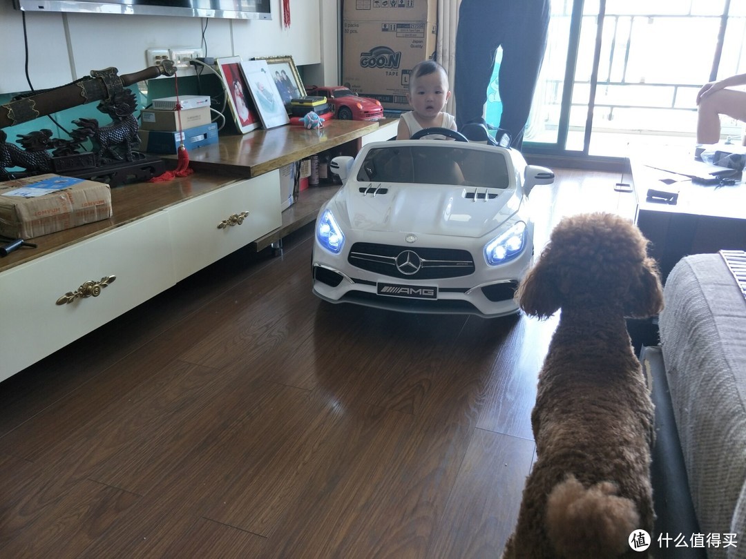 “奔驰AMG SL65”给孩子礼物.........