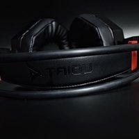 钛度 THS300 暗鸦之眼 FPS有线耳机外观特点(头梁|麦克风|呼吸灯)