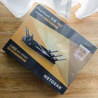 美国网件 Nighthawk 夜鹰 X6S R8000P 三频千兆无线路由器外观展示(导光柱|天线|接口|脚垫)