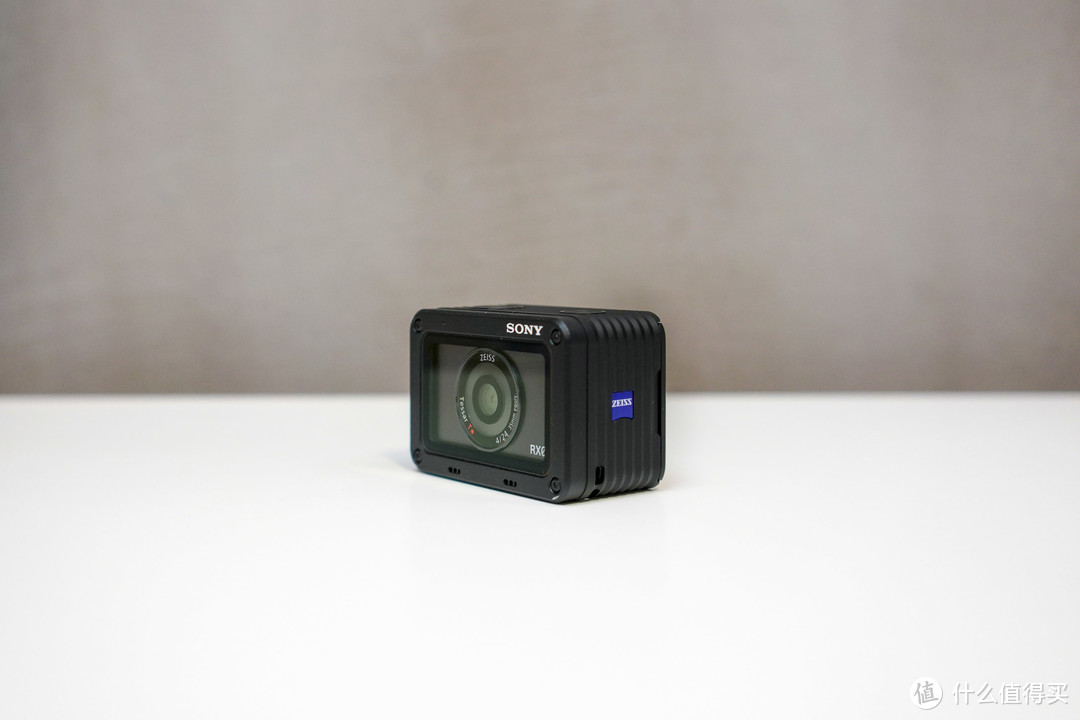 #本站首晒# 史上最高画质的衬衣口袋相机，索尼 SONY RX0 开箱