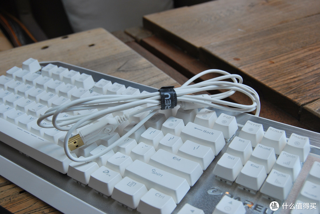 达尔优迈出PBT键帽的坚实一步——EK822凯华轴机械键盘使用感受