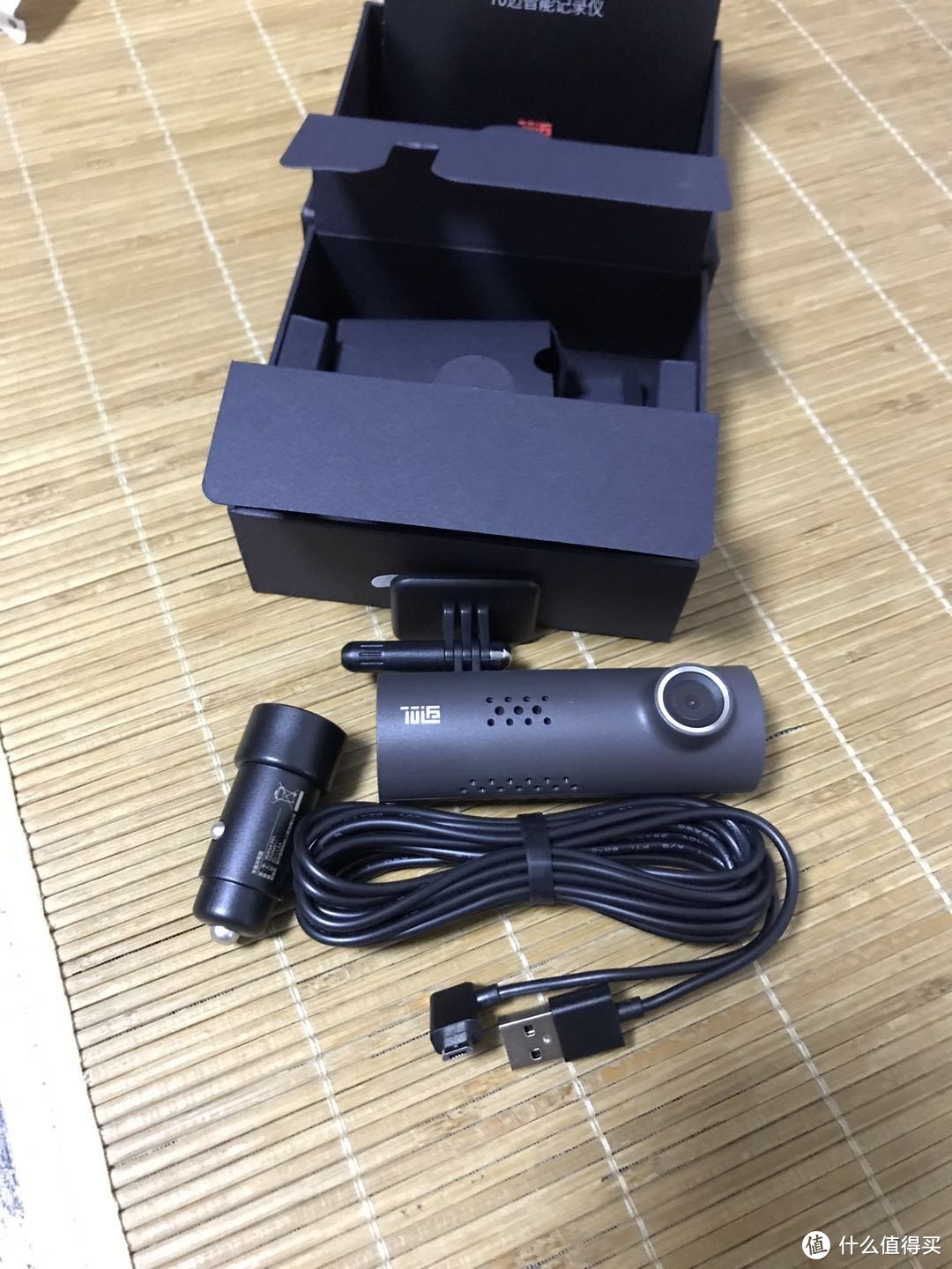 便宜一样有好货！70迈 Midrive D01 智能行车记录仪