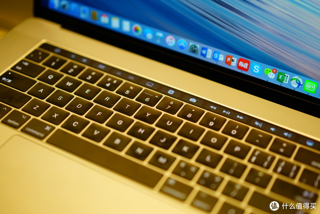 #晒单大赛#APPLE 苹果 2017 MacBook Pro 15 笔记本电脑 及周边（附小众Thinkvision 联想 X1 显示器 晒单）