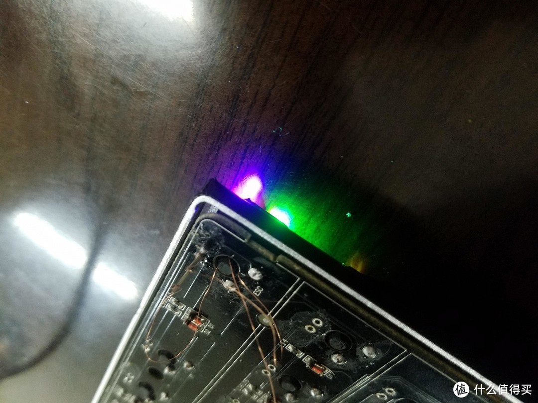 如何让你的键盘更闪亮！—记一次翻了一半车的ESC键三灯改造