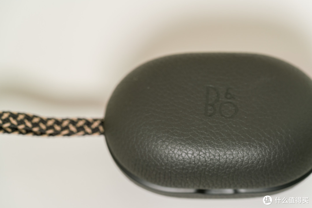 B&O BeoPlay E8 无线蓝牙耳机