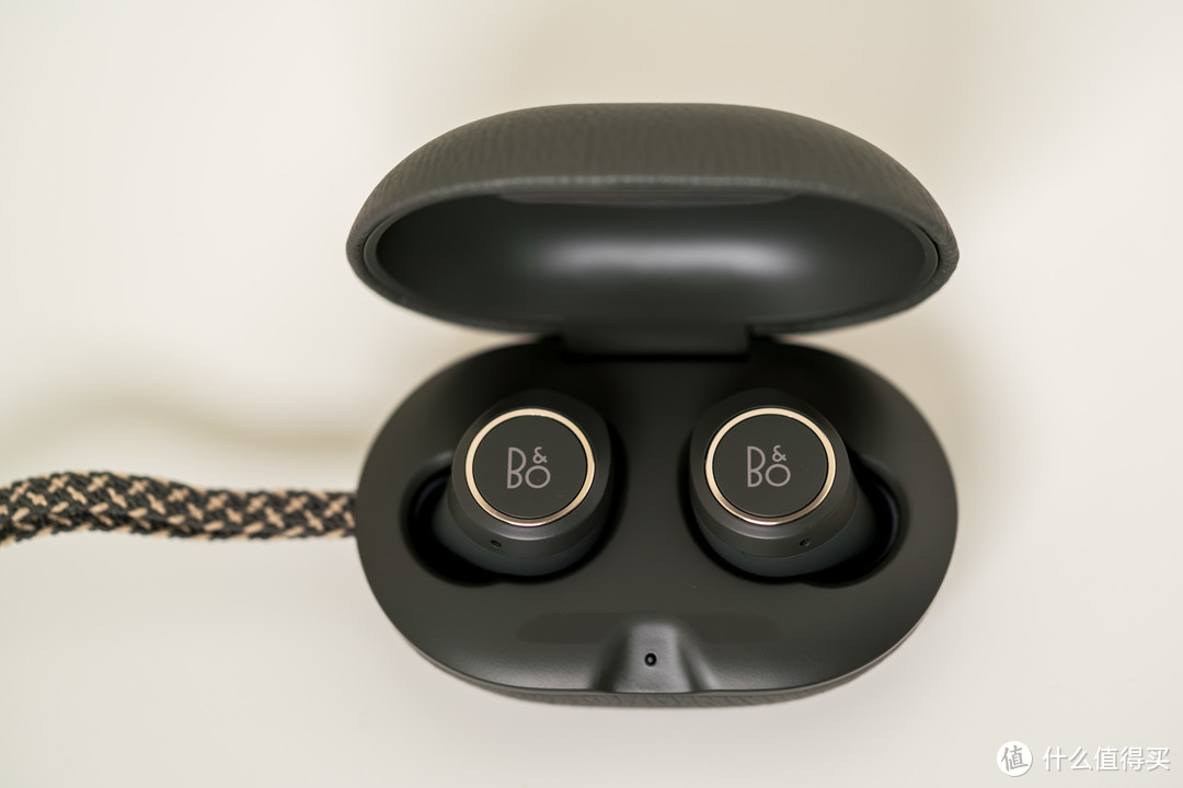 B&O BeoPlay E8 无线蓝牙耳机