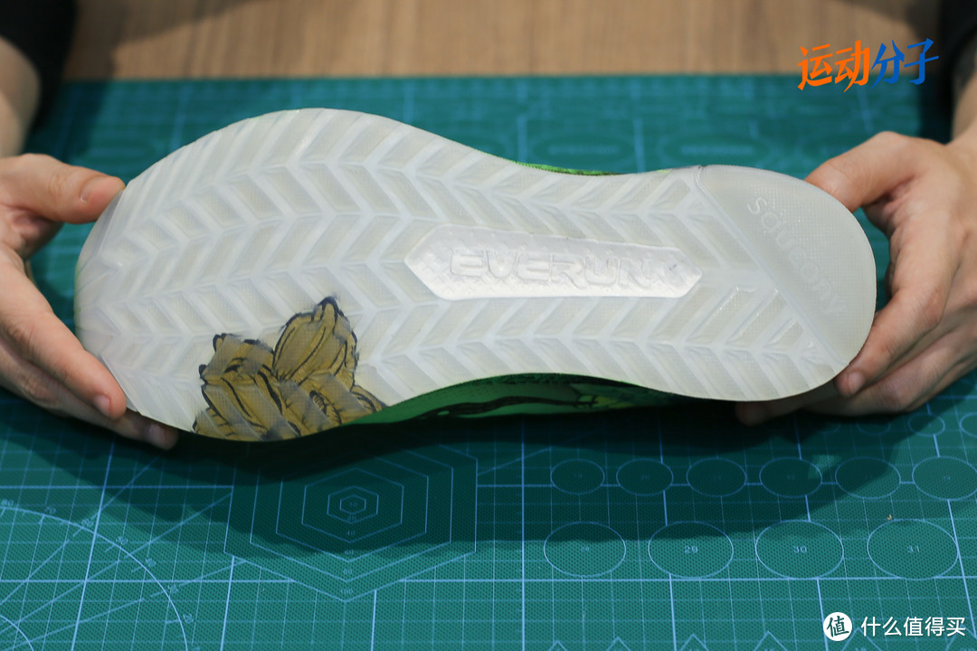 Saucony 圣康尼 Triumph ISO 3 vs Freedom ISO：低调和张扬，都是实力派