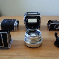 哈苏 500C 中画幅胶片机外观展示(镜头|取景屏|光圈|手柄|按钮)