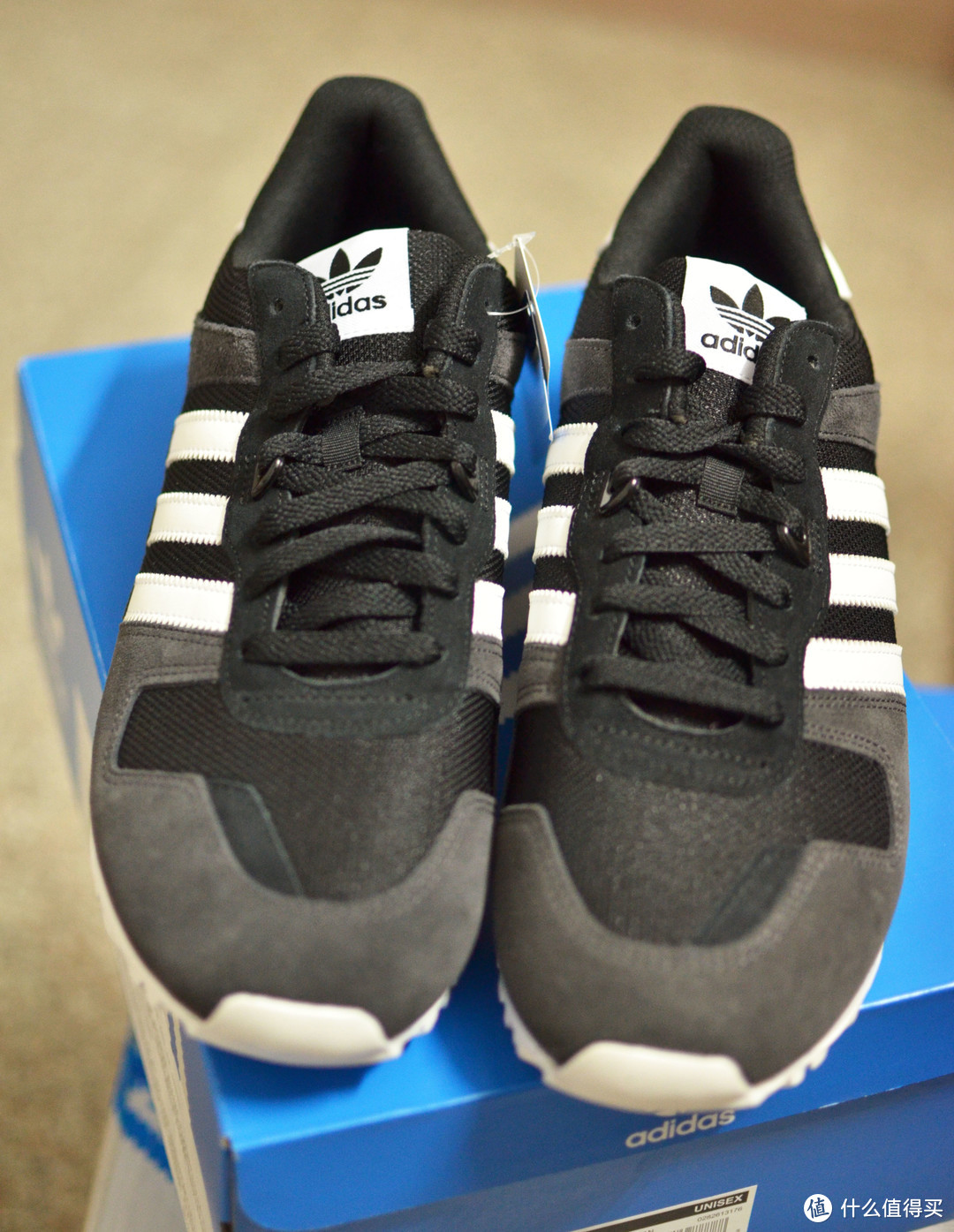 #晒单大赛#双11败鞋之Adidas 阿迪达斯 ZX 700 男款复古跑鞋 开箱简晒