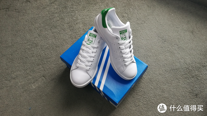 虽然已烂大街，但鞋柜依然必备  ADIDAS 阿迪达斯 三叶草 STAN SMITH 骑士绿（M20324） 休闲鞋