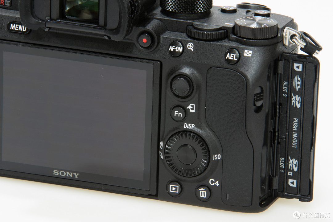 参数我就不多讲了,优异的传感器,小巧(相对于佳能来说)的外型,提高的