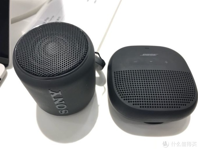 #原创新人# 运动男对比Sony 索尼 SRS-XB10、Bose SoundLink Micro蓝牙防水音箱及各种跑题（附真人秀）