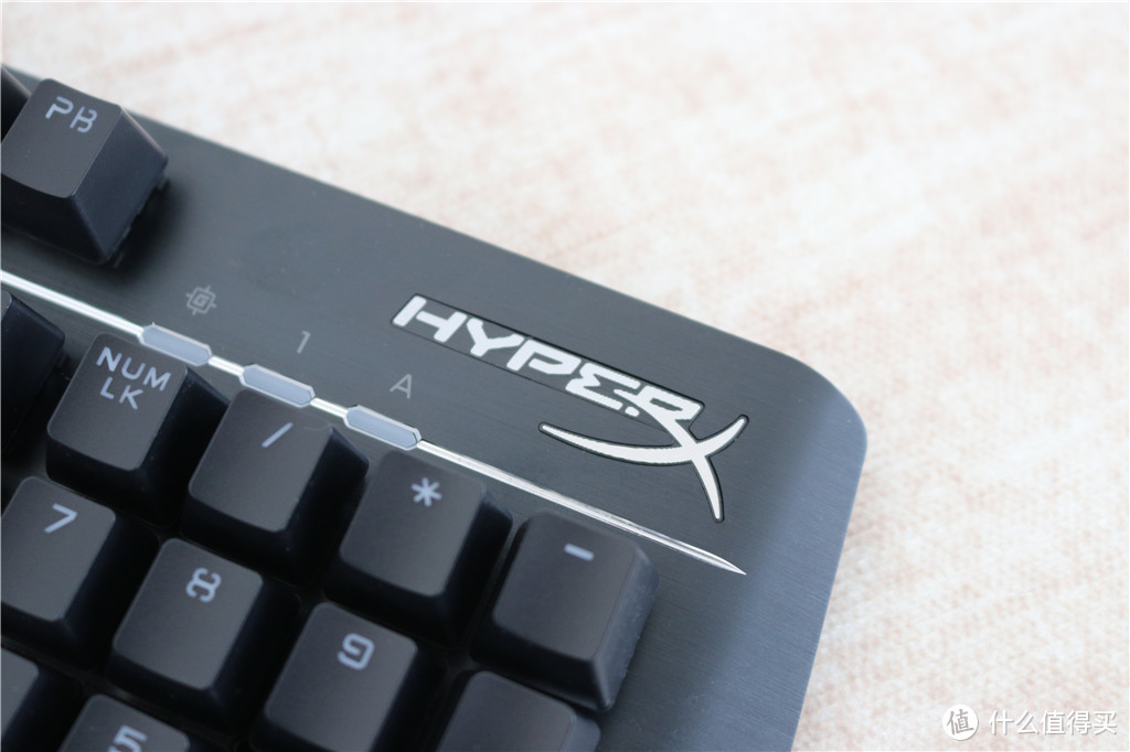 火星原来是彩色的—HyperX 火星 RGB 机械键盘 开箱