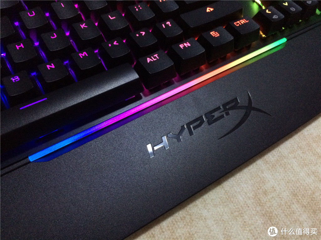 火星原来是彩色的—HyperX 火星 RGB 机械键盘 开箱