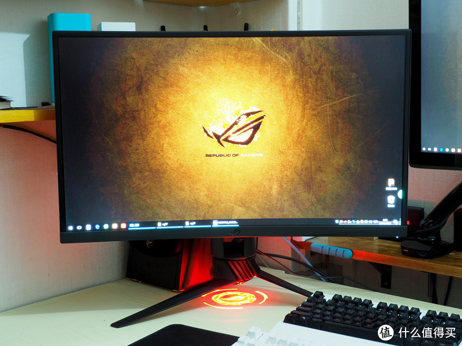 #本站首晒#主播热衷上的电竞显示器它和60hz有何不同——华硕 ROG Strix XG27VQ 144hz+Freesync电竞显示器