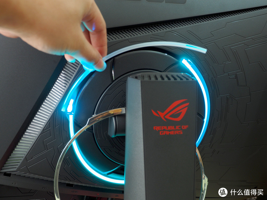 #本站首晒#主播热衷上的电竞显示器它和60hz有何不同——华硕 ROG Strix XG27VQ 144hz+Freesync电竞显示器