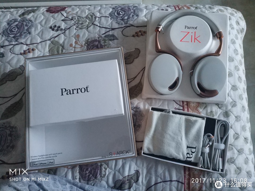 你指望降噪耳机能防止打呼噜，反正这俩耳机是不行 ：Parrot Zik 1.0&BOSE QC25 对比感受