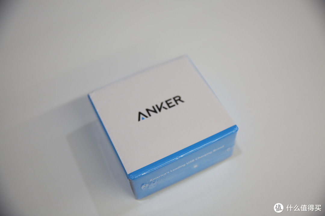 Anker安克铝合金边框手机快速无线充电器