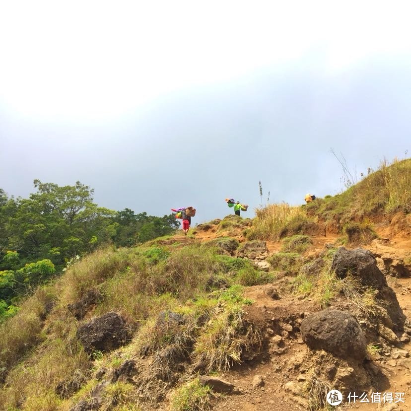 南纬8°，水火亦能相融—漫游龙目岛，登顶林贾尼