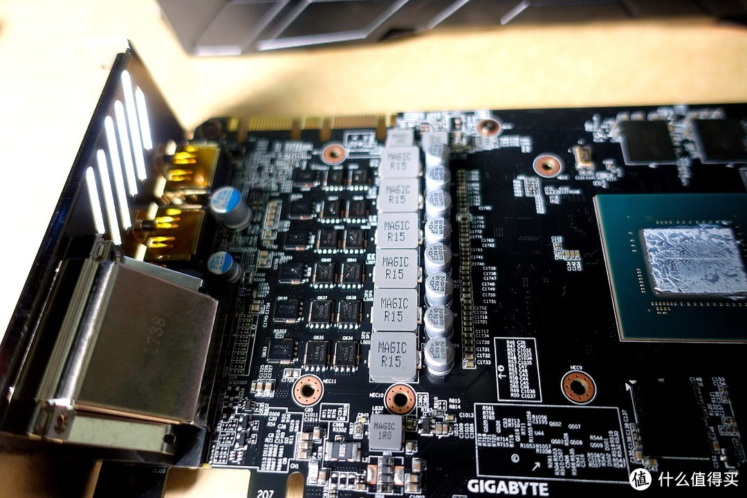 谁才是性价比之王？GIGABYTE 技嘉 & Gainward 耕升 GTX1070Ti 显卡大PK