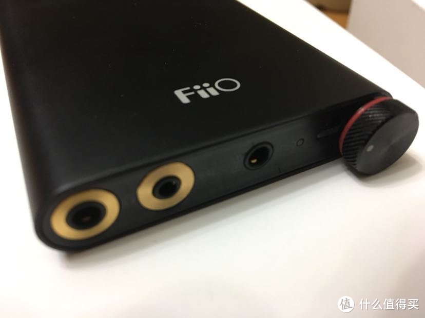 低端掀翻自家旗舰？试玩Fiio 飞傲 Q1 MarkII 耳放解码