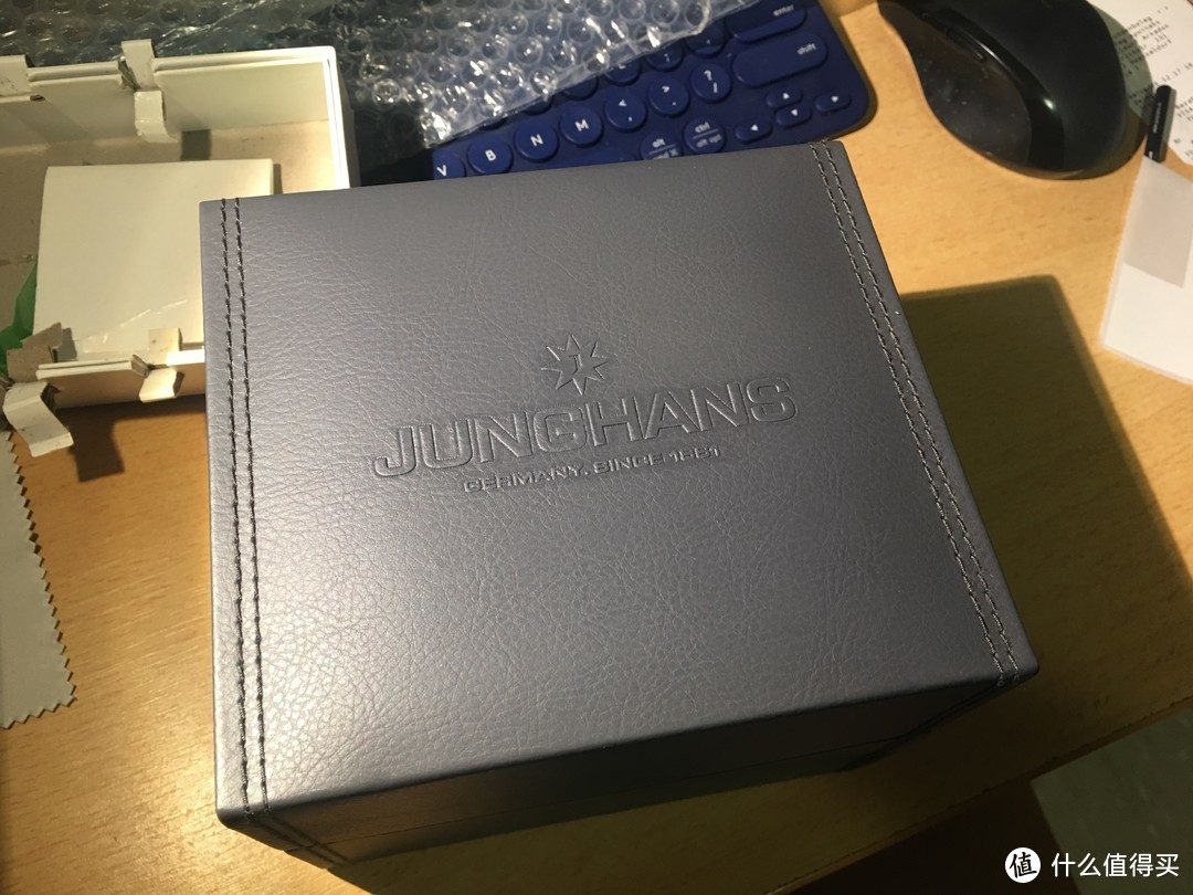 荣汉斯 Junghans Agenda，十年前一个月的工资和十年后一个月的补助。