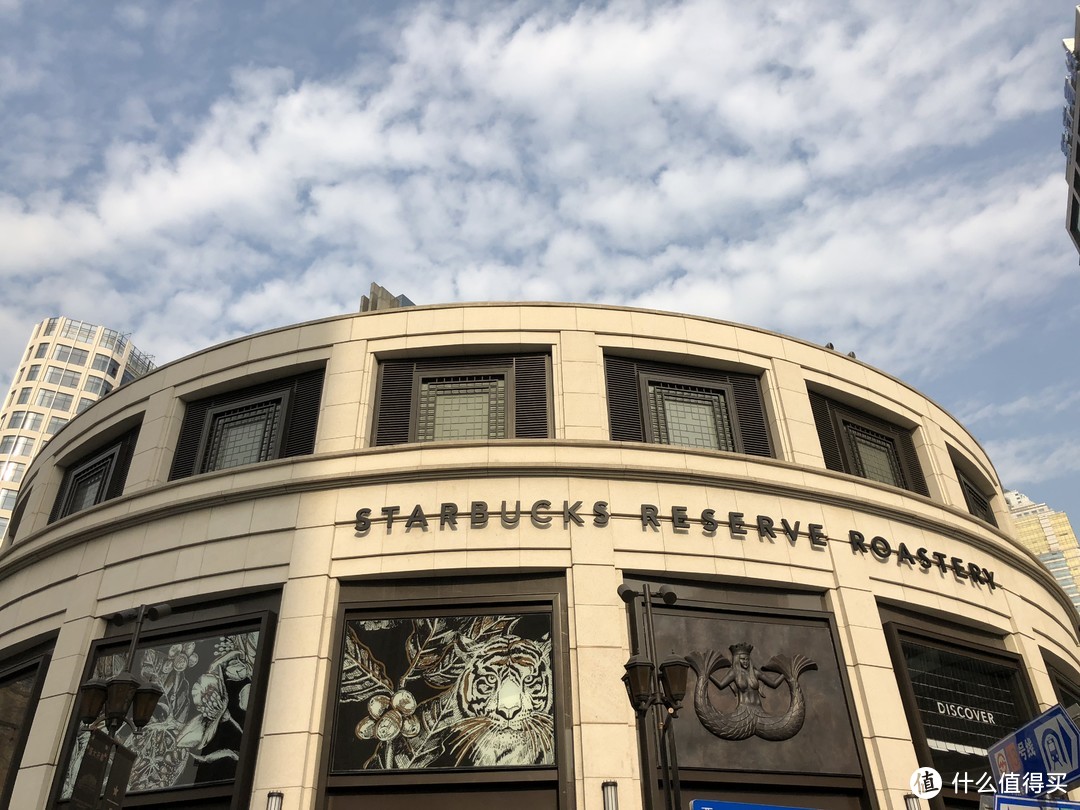 星巴克全球最大门店上海开业！探店体验：排队苦，环境赞，价格高
