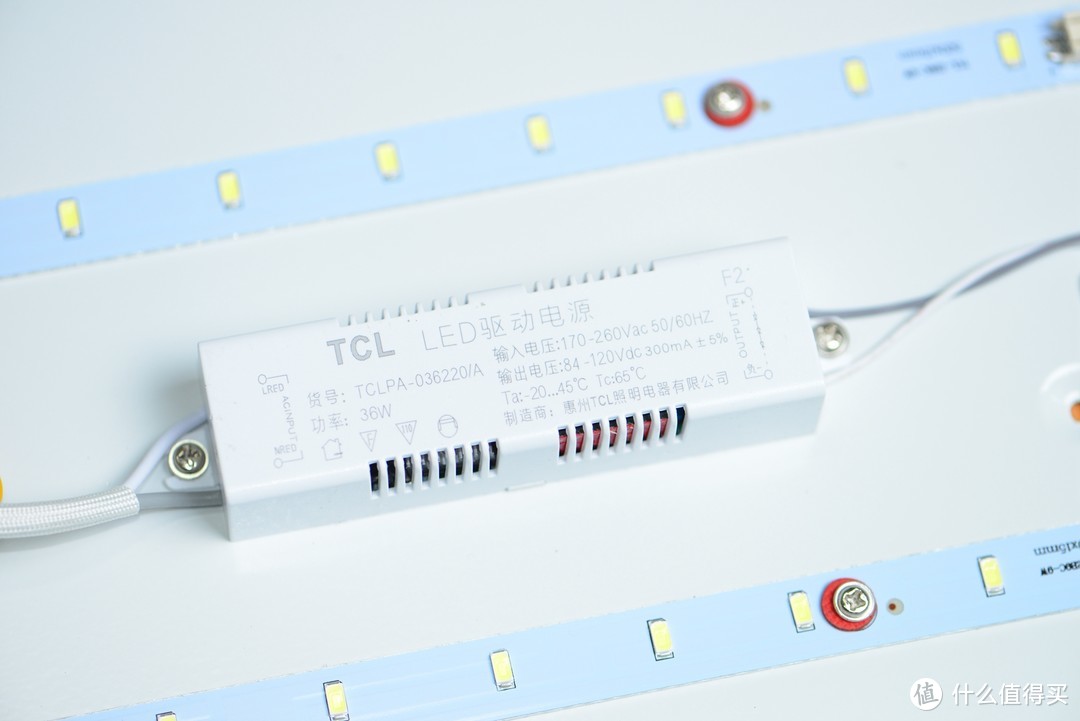 #晒单大赛#功耗减半亮度还能翻倍 吸顶灯具大更换：TCL LED 吸顶灯 鸟巢幽竹漫月套餐