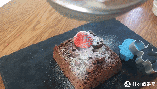 微波炉能代替烤箱吗？3分钟用微波炉就能做好一款圣诞蛋糕