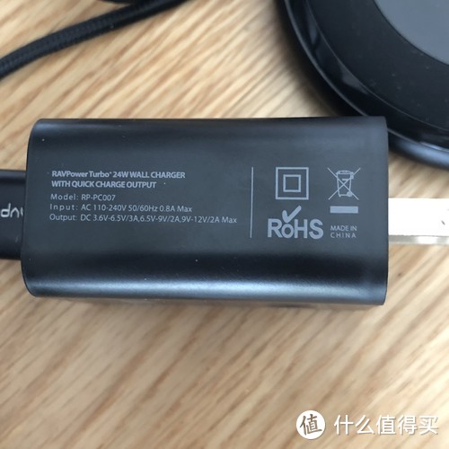 解毒两款支持iPhoneX快充的无线充电器:RAV