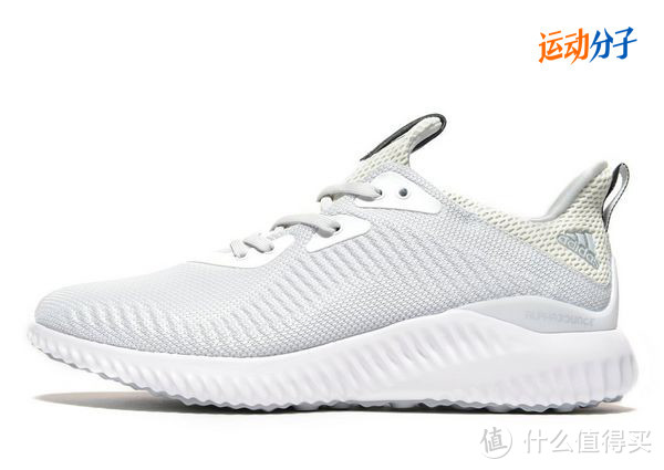 Alpha bounce 和 Ultra Boost 在中底上有什么不同？