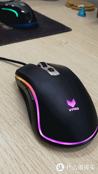 有一天我会踏着1680万色祥云来到你身边雷柏v25s幻彩rgb游戏鼠标