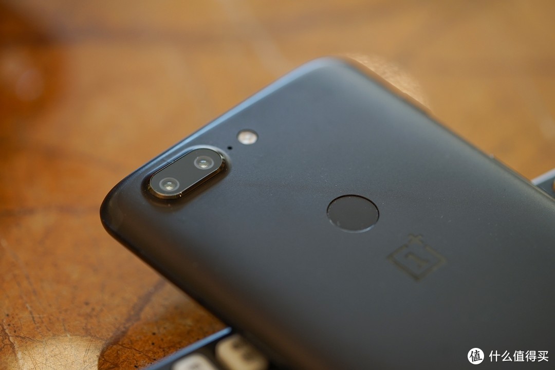 全球*级梯队的安卓旗舰机型表现如何？评测一加OnePlus 5T 智能手机