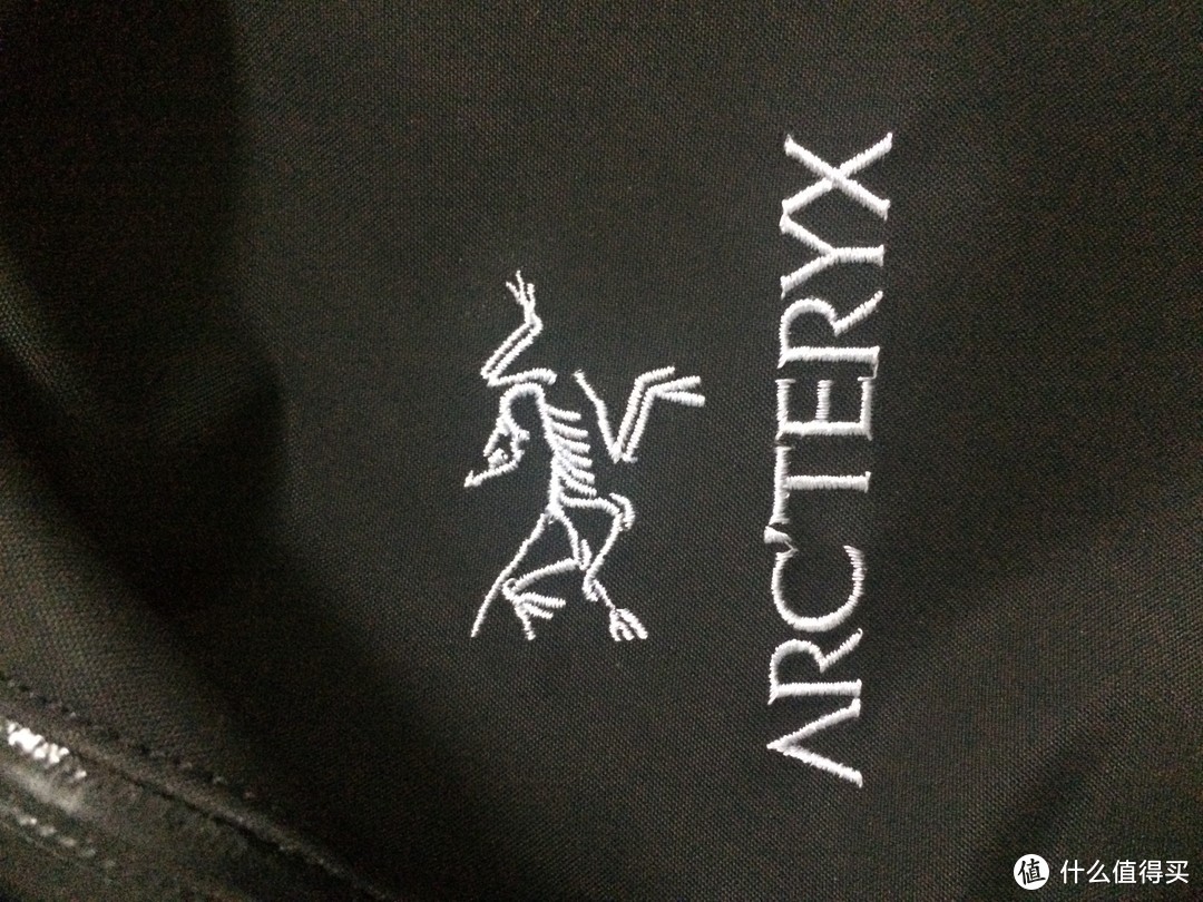#原创新人# Arcteryx 始祖鸟 Arro 22 蓝黑色剁手实战及简单测评（附人兽照）