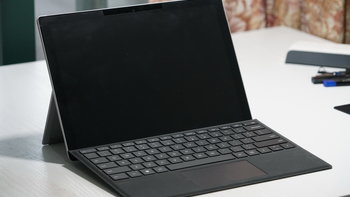 微软 New Surface Pro 平板电脑二合一外观展示(铰链|支架|键盘)