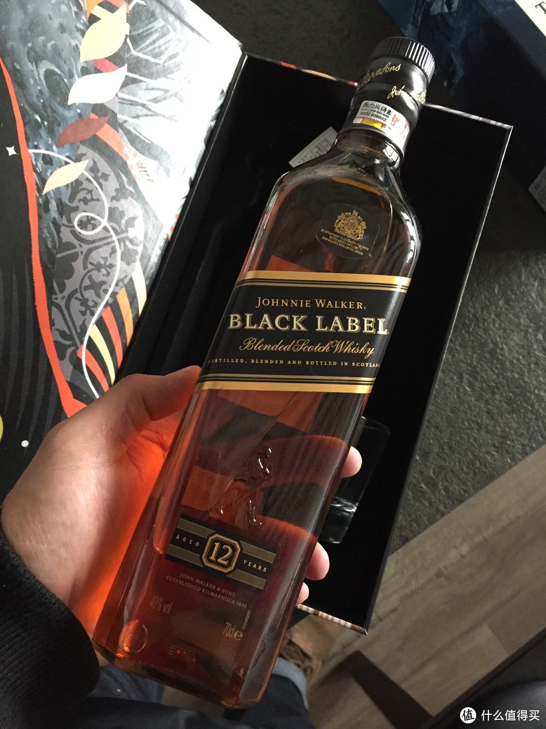 #原创新人#​嗨~你好，我是走路的黑方：Johnnie Walker 尊尼获加 黑方 威士忌 开箱