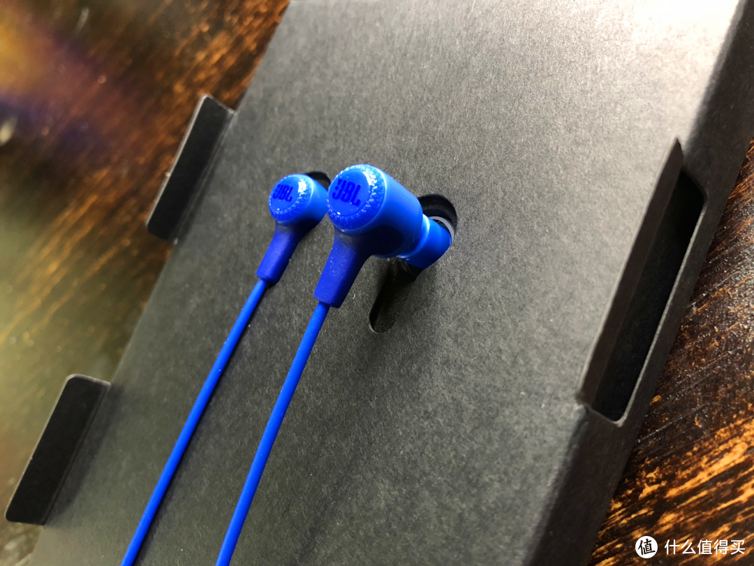 开箱，有点好看的，JBL E15有线耳机