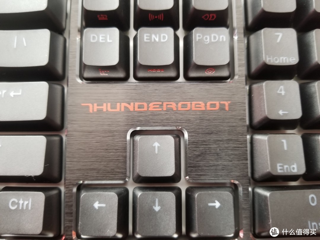 国产原厂RGB金属键盘：ThundeRobot 雷神 K85C 开箱