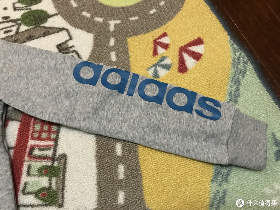 比优衣库还便宜！adidas CF1253 儿童运动套装