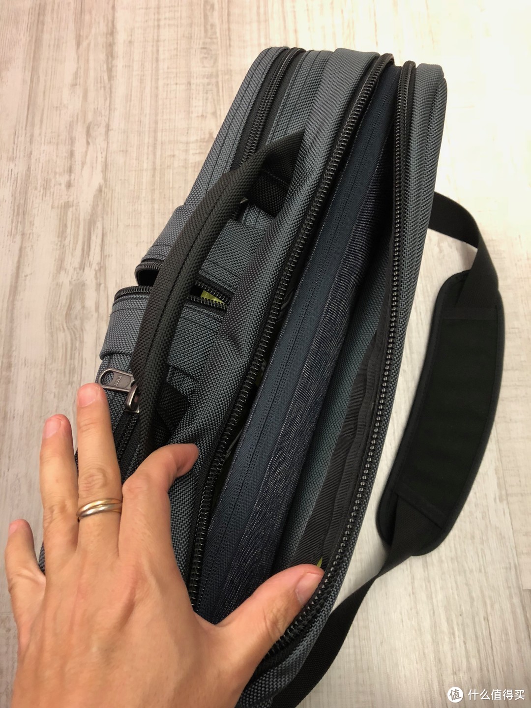 飞行随身包？通勤包？公文包？Tom Bihn Pilot 单肩包 使用评测