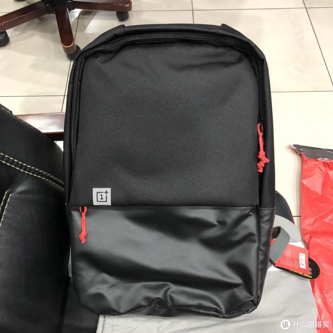 给自己的转正礼物：OnePlus 一加 旅行双肩包（太空黑）