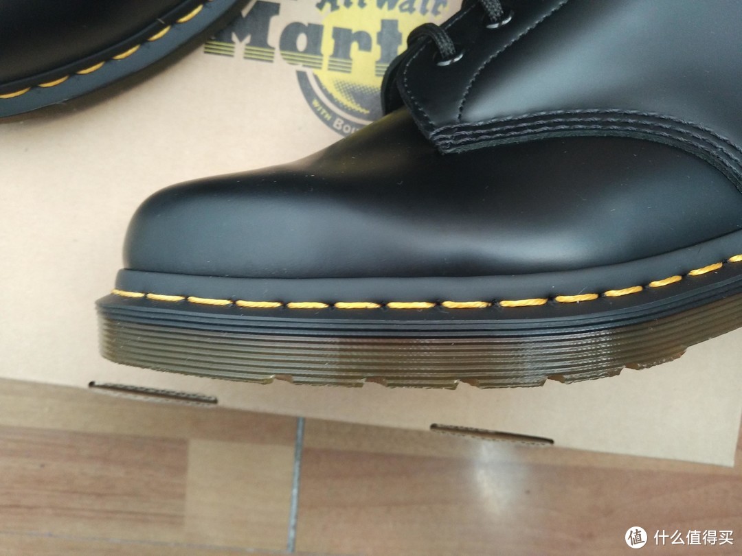 晒一下入手的黑色Dr. Martens 1460 马丁靴 开箱