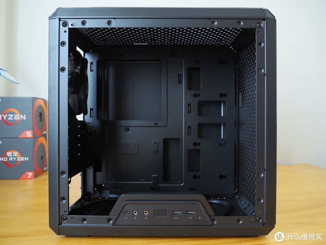 #本站首晒#重新定义I/0面板6方位，轻治桌面纠结者— CoolerMaster 酷冷至尊 MasterBox Q300L 机箱 开箱