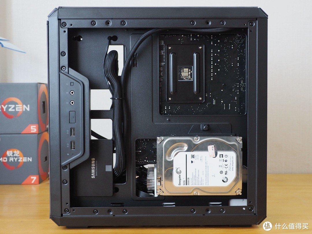 #本站首晒#重新定义I/0面板6方位，轻治桌面纠结者— CoolerMaster 酷冷至尊 MasterBox Q300L 机箱 开箱