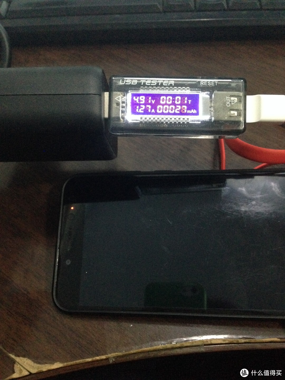 插电作为充电头充电，数值4.91V,1.27A，也是不如普通的2A充电头
