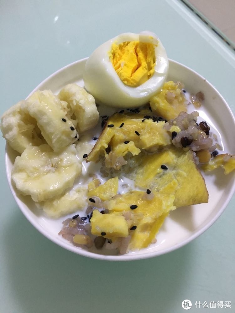 牛奶泡杂粮饭➕鸡蛋➕红薯➕香蕉
