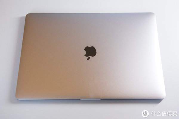 苹果笔记本电脑2017款MacBook Pro 15寸外观展示】接口|适配器|接口_