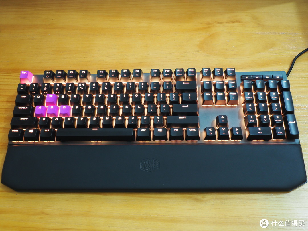 又一款RGB机械键盘面世，光污染时代终将到来—CoolerMaster 酷冷至尊 MK750 RGB 机械键盘 红轴樱桃轴 开箱