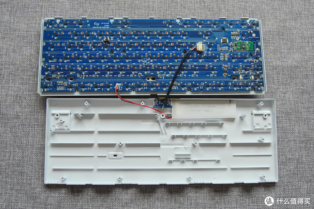 多的不只是蓝牙—GANSS GS87-D 机械键盘拆解详评