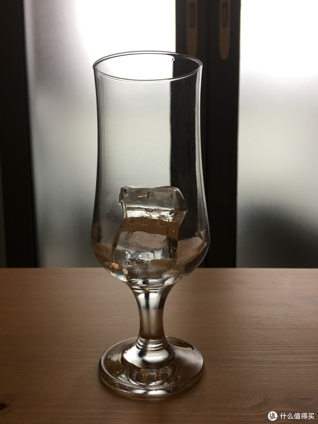 #原创新人#品酒必备：纯透明冰块的制作方法